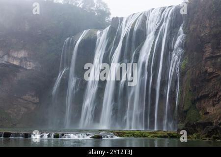 ANSHUN, CHINE - 19 MARS 2017 - (FILE) la cascade de Huangguoshu est vue dans la ville d'Anshun, province du Guizhou, Chine, 19 mars 2017. Banque D'Images