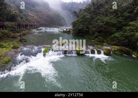 ANSHUN, CHINE - 19 MARS 2017 - (FILE) la cascade de Huangguoshu est vue dans la ville d'Anshun, province du Guizhou, Chine, 19 mars 2017. Banque D'Images