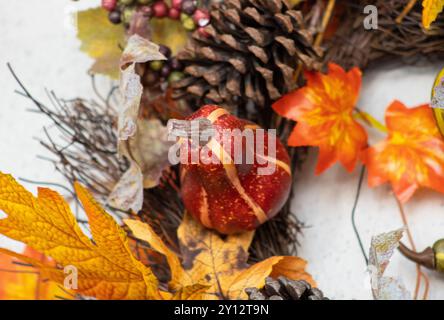 couronne d'automne près décor d'automne Banque D'Images