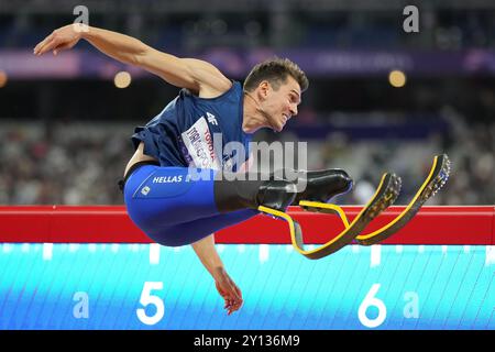 Saint-Denis, France. 4 septembre 2024. MALAKOPOULOS Stylianos (GRE) Athlétisme : finale masculine de saut en longueur T64 lors des Jeux paralympiques de Paris 2024 au stade de France à Saint-Denis. Crédit : AFLO SPORT/Alamy Live News Banque D'Images