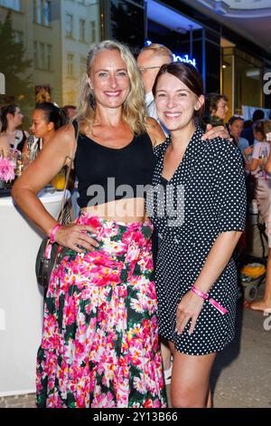 Ouverture officielle - le Consulat Eva Mona Rodekirchen und Iris Mareike Steen beim ouverture officielle Bistrot Restaurant le Consulat AM 04.09.2024 à Berlin. *** Grande ouverture le Consulat Eva Mona Rodekirchen et Iris Mareike Steen au Bistrot Restaurant le Consulat le 04 09 2024 à Berlin Copyright : xEventpressxKochanx Banque D'Images