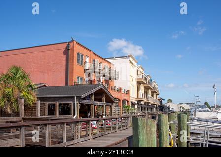 Historic Georgetown, Caroline du Sud, offre des magasins de détail intéressants, des cafés, des restaurants, des bars et des activités nautiques. Banque D'Images