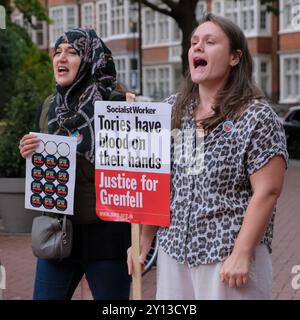 Une manifestation appelant à la justice après la publication du rapport d'enquête sur l'incendie de la Grenfell Tower a eu lieu devant la mairie de Kensington. Banque D'Images