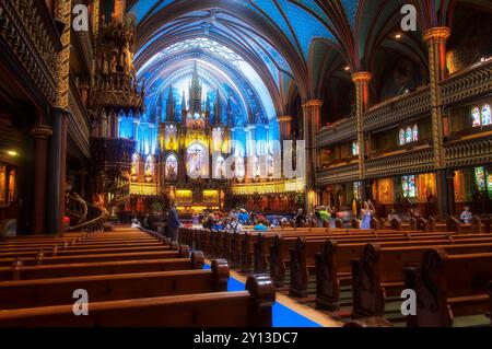 Montréal, canada. 6 juillet 2019. Les gens à l'intérieur de la cathédrale historique notre-Dame à montréal canada. Banque D'Images