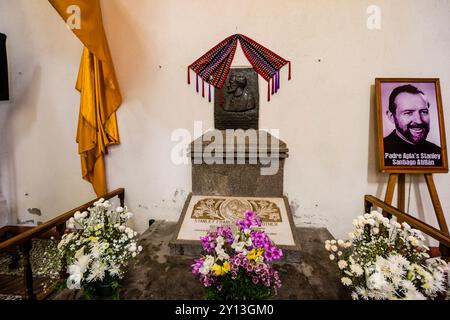 Chapelle du père Francisco Stanley Rother (Francisco Aplas), martyr du temps du conflit armé. Église Santiago Apóstol, 1547, Santiago Atitlan, département de Sololá, Guatemala. Banque D'Images