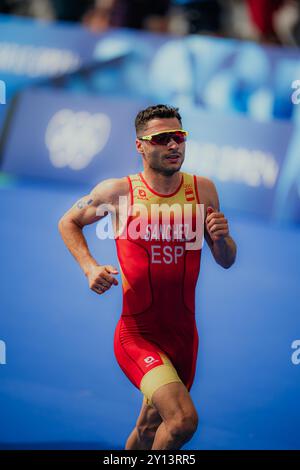 Roberto Sanchez Mantecon participant au triathlon des Jeux Olympiques de Paris 2024. Banque D'Images