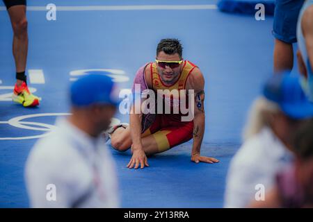 Roberto Sanchez Mantecon participant au triathlon des Jeux Olympiques de Paris 2024. Banque D'Images