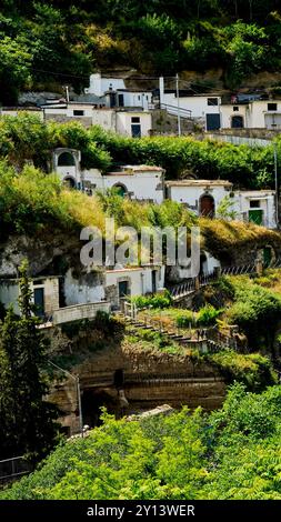 Ancien village et parc urbain des caves de conservation du vin Aglianico di Rapolla. Potenza, Basilicate. Italie Banque D'Images