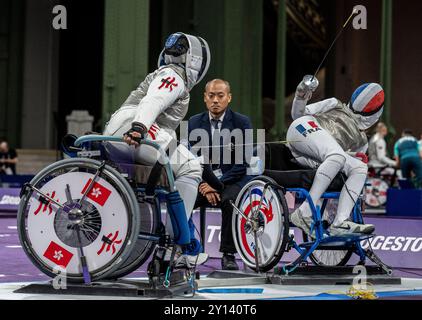 Paris, France. 4 septembre 2024. Un match d'escrime en fauteuil roulant entre CHUI YEE YU de Hong Kong et BRIANNA VIDE de Frane au Grand Palais pendant les Jeux paralympiques de 2024. (Crédit image : © Mark Edward Harris/ZUMA Press Wire) USAGE ÉDITORIAL SEULEMENT! Non destiné à UN USAGE commercial ! Crédit : ZUMA Press, Inc/Alamy Live News Banque D'Images