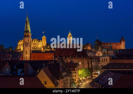 Vue panoramique sur la vieille ville de Nuremberg et le château impérial, Allemagne. Banque D'Images