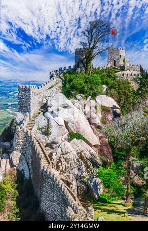 Sintra, Portugal. Vue aérienne de dessus de Castelo dos Mouros, lieu du patrimoine mondial à côté de Lisbonne. Banque D'Images