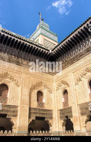 Cour intérieure de la Medrassa El Bouanania à Fès Banque D'Images