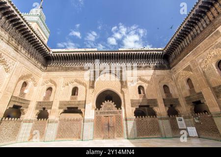 Cour intérieure de la Medrassa El Bouanania à Fès Banque D'Images
