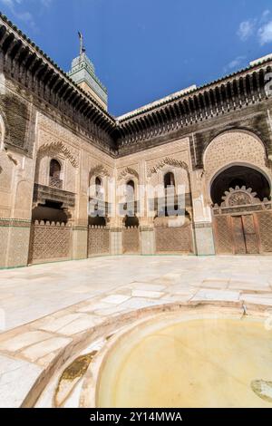 Cour intérieure de la Medrassa El Bouanania à Fès Banque D'Images