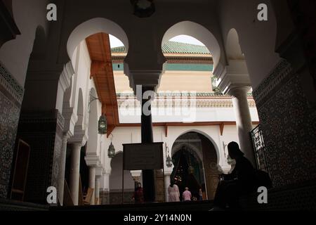 A Fès, Maroc , le 05/08/24, entrée de la mosquée Al-Qarawiyin Banque D'Images