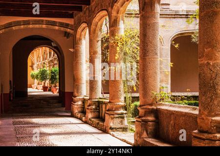 Cloître gothique, XVe siècle, monastère de San Jerónimo de Yuste, XVe siècle, région de la Vera, Cáceres, Estrémadure, Espagne, Europe. Banque D'Images