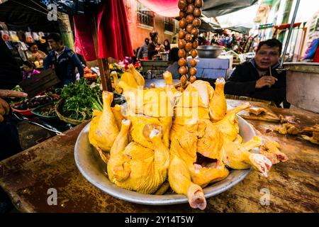 Poulet, marché municipal, Santa María Nebaj, El Quiché Department, Guatemala, Amérique centrale. Banque D'Images