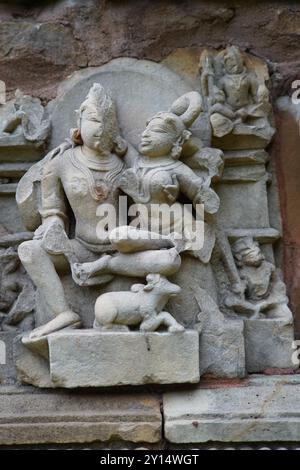 Sculptures en pierre du temple Chitragupta (vers 1000-1025 EC). C'est le seul temple de Khajuraho dédié à Surya. Khajuraho Groupe de monuments. Banque D'Images