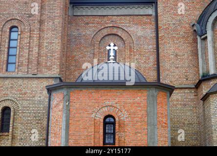 Église murale en briques d'argile rouge à Belgrade (République de Serbie) Banque D'Images