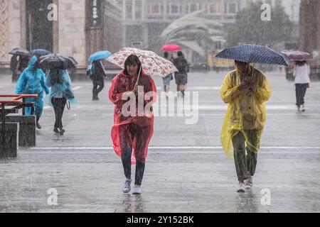 Milan, Italie. 05th Sep, 2024. Maltempo in centro a Milano forti piogge nubifragioMilano - Italia - Cronaca Giovedì, 05 Settembre, 2024 (Foto di Marco Ottico/Lapresse) mauvais temps dans le centre de Milan tempête de fortes pluies Milan, Italie - Actualités jeudi, 05 septembre, 2024 (photo de Marco Ottico/Lapresse) crédit : LaPresse/Alamy Live News Banque D'Images