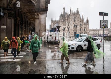 Milan, Italie. 05th Sep, 2024. Maltempo in centro a Milano forti piogge nubifragioMilano - Italia - Cronaca Giovedì, 05 Settembre, 2024 (Foto di Marco Ottico/Lapresse) mauvais temps dans le centre de Milan tempête de fortes pluies Milan, Italie - Actualités jeudi, 05 septembre, 2024 (photo de Marco Ottico/Lapresse) crédit : LaPresse/Alamy Live News Banque D'Images