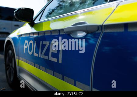 Melle, Deutschland 05. Septembre 2024 : Im Bild : Ein Einsatzfahrzeug, Streifenwagen der Polizei mit Schriftzug. Landkreis Osnabrück Niedersachsen *** Melle, Allemagne 05 septembre 2024 dans l'image un véhicule d'urgence, voiture de patrouille de police avec lettrage District de Osnabrück basse-Saxe Copyright : xFotostandx/xGelhotx Banque D'Images