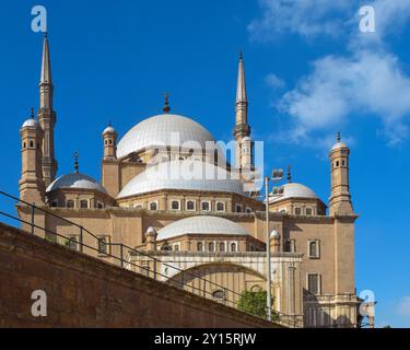 Mosquée ali Pacha qui a beaucoup de dômes intéressants avec quatre minarets dans chaque coin qui est presque similaire à la sopia hagia en Turquie Banque D'Images