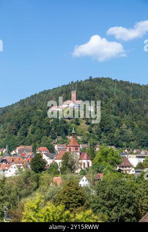 Vue panoramique sur le village Bad Liebenzell dans la forêt noire en Allemagne Banque D'Images