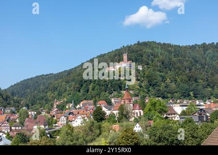 Vue panoramique sur le village Bad Liebenzell dans la forêt noire en Allemagne Banque D'Images