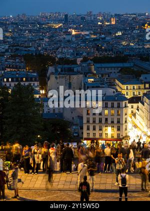 Vue sur Paris, vue de Paris, touristes regardant vue sur Paris, Paris, France, Europe, UE. Banque D'Images