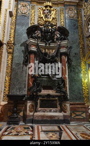 Valletta, Malte - 23 août 2019 : monument à l'intérieur de la co-cathédrale Saint-Jean. Co-cathédrale catholique dédiée à Saint Jean Baptiste. C'était buil Banque D'Images