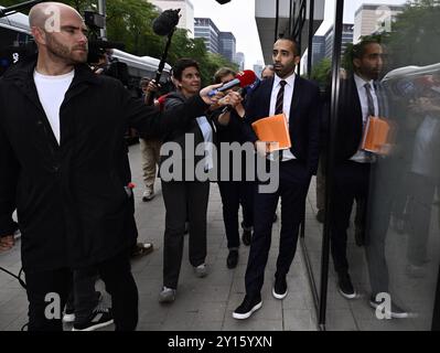 Bruxelles, Belgique. 05th Sep, 2024. Le président de CD&V Sammy Mahdi arrive pour une rencontre entre les représentants des partis politiques N-va, Vooruit et CD&V, sur la formation d’un nouveau gouvernement flamand, jeudi 05 septembre 2024 à Bruxelles. BELGA PHOTO ERIC LALMAND crédit : Belga News Agency/Alamy Live News Banque D'Images