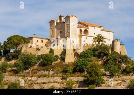 Château et église sur une colline, Sant Salvador de S'almudaina, XIVe siècle. Artà. Majorque. Îles Baléares. Espagne. Banque D'Images