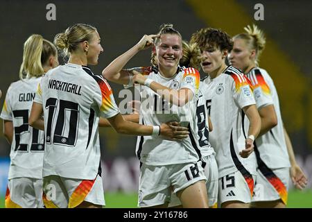 Estadio Metropolitano de Techo Sarah Ernst d'Allemagne célèbre son but avec Sophie Nachtigall lors du match entre l'Allemagne et le Nigeria, pour le 2ème tour du groupe d de la Coupe du monde féminine U-20 de la FIFA, Colombie 2024, à l'Estadio Metropolitano de Techo, ce mercredi 04. 30761 (Julian Medina / SPP) Banque D'Images