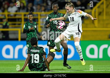 Estadio Metropolitano de Techo Sarah Ernst d'Allemagne dispute le ballon avec Shukurat Oladipo et Comfort Folorunsho du Nigeria, lors du match entre l'Allemagne et le Nigeria, pour le 2ème tour du groupe d de la Coupe du monde féminine U-20 de la FIFA, Colombie 2024, à l'Estadio Metropolitano de Techo, ce mercredi 04. 30761 (Julian Medina / SPP) Banque D'Images