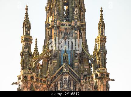 Édimbourg, Écosse - 16 janvier 2024 - les détails architecturaux du monument Scott et de la flèche sont un monument gothique victorien dédié à Sir Walter Scott. IT Banque D'Images