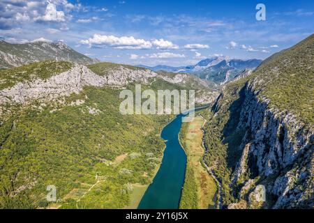 Bateaux dans le canyon sur la rivière Cetina près de omis, Croatie, Europe Banque D'Images