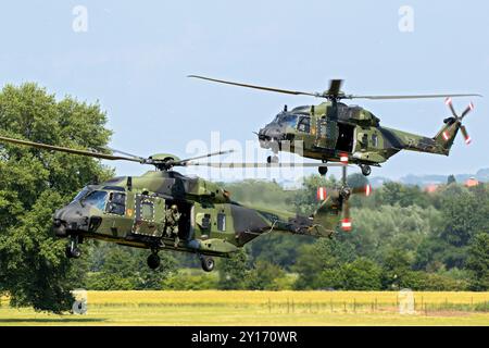 Hélicoptères NH-90 de l'armée allemande arrivant à une zone d'atterrissage. Buckeburg, Allemagne - 17 juin 2023 Banque D'Images