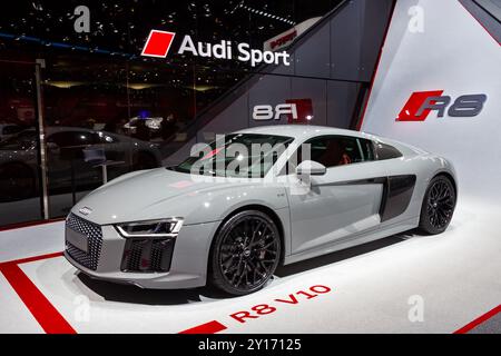 Voiture de sport Audi R8 V10 au salon international de l'automobile de Genève. Suisse - 1er mars 2016. Banque D'Images