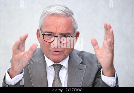 Stuttgart, Allemagne. 05th Sep, 2024. Thomas Strobl (CDU), ministre de l’intérieur du Bade-Württemberg, lors d’une interview avec des journalistes de la dpa au ministère de l’intérieur. Crédit : Bernd Weißbrod/dpa/Alamy Live News Banque D'Images