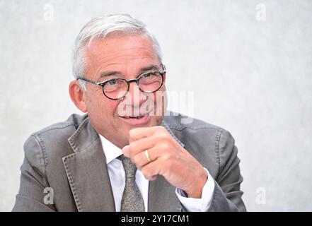 Stuttgart, Allemagne. 05th Sep, 2024. Thomas Strobl (CDU), ministre de l’intérieur du Bade-Württemberg, lors d’une interview avec des journalistes de la dpa au ministère de l’intérieur. Crédit : Bernd Weißbrod/dpa/Alamy Live News Banque D'Images