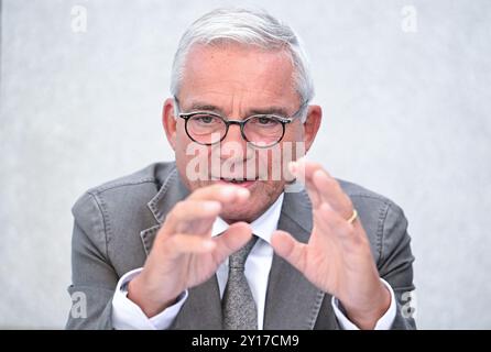 Stuttgart, Allemagne. 05th Sep, 2024. Thomas Strobl (CDU), ministre de l’intérieur du Bade-Württemberg, lors d’une interview avec des journalistes de la dpa au ministère de l’intérieur. Crédit : Bernd Weißbrod/dpa/Alamy Live News Banque D'Images