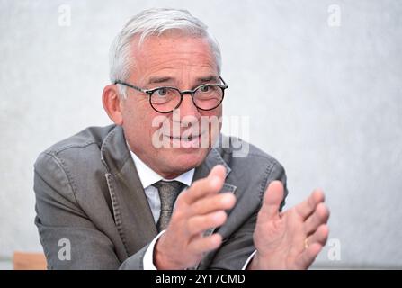 Stuttgart, Allemagne. 05th Sep, 2024. Thomas Strobl (CDU), ministre de l’intérieur du Bade-Württemberg, lors d’une interview avec des journalistes de la dpa au ministère de l’intérieur. Crédit : Bernd Weißbrod/dpa/Alamy Live News Banque D'Images