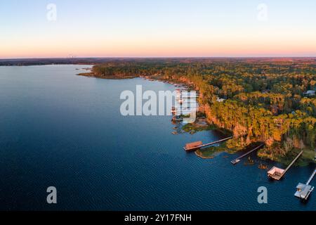 Vue panoramique aérienne du lac Mary Jane, région du lac Nona, sud d'Orlando, Floride, États-Unis. Janvier 2022. Banque D'Images