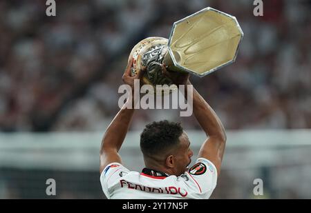 Budapest, Ungheria. 31 mai 2023. Foto Davide Spada/LaPresse 31 Maggio 2023 - Budapest, Ungheria - sport, calcio - Roma vs Siviglia - UEFA Europa League 2022/2023 finale - Stadio Puskas Arena. Nella foto : Giocatori del Siviglia con la coppa Foto Davide Spada/LaPresse 31 mai 2023 Budapest, Hongrie - sport, football - Roma vs Sevilla - UEFA Europe League finale 2022/2023 - Puskas Arena Stadium. Dans la photo : crédit : LaPresse/Alamy Live News Banque D'Images