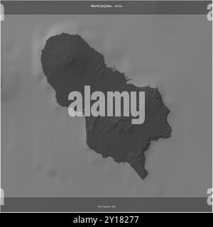 Hachijojima dans la mer des Philippines, appartenant au Japon, recadrée au carré sur une carte d'altitude à deux niveaux Banque D'Images