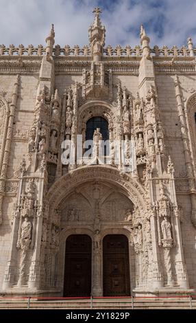 Lisbonne, le monastère Mosteiro dos Geronimos ou Jérinomos (Heironymites) près de Belem. Banque D'Images