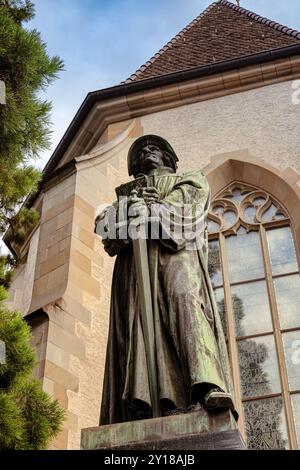 03-09-2024 Zurich, Suisse. Monument Ulrich Zwingli près de l'église de l'eau, pas de gens. Banque D'Images