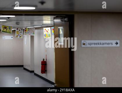 ZAANDAM - Une salle dans l'abri flottant Bibby Renaissance dans le port de Zaandam. Le refuge a une capacité de 664 places et est mis en place pour une période de cinq ans. ANP REMKO DE WAAL netherlands Out - belgique Out Credit : ANP/Alamy Live News Banque D'Images