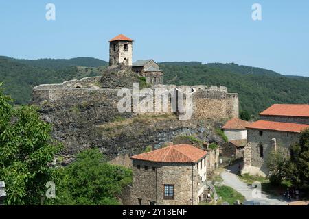 Château médiéval perché sur un pic volcanique à Saint-Ilpize surplombant la vallée du Haut-Allier, haute-Loire, Auvergne-Rhône-Alpes, France Banque D'Images